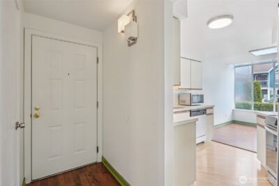 16419 Spruce Way #I3, Lynnwood, WA 98037-6952 - Photo 3