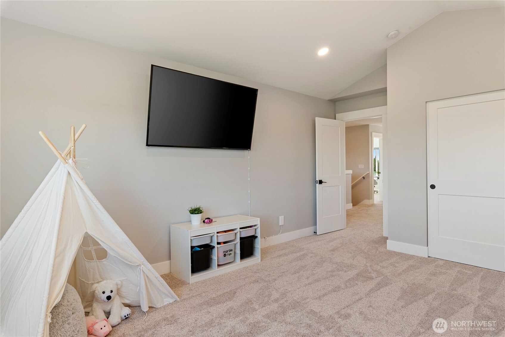 381 E Benson Ridge Road , Grapeview, WA 98546