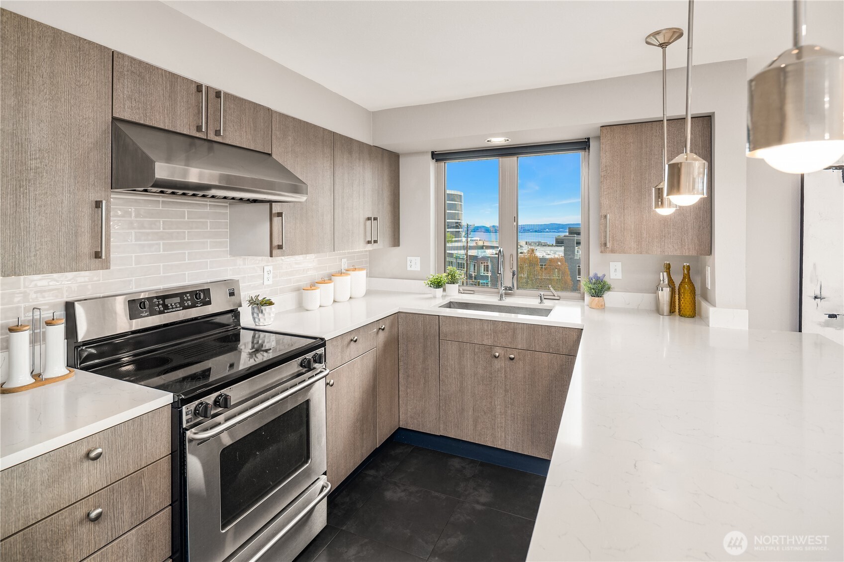 120 1st Avenue W #501, Seattle, WA 98119