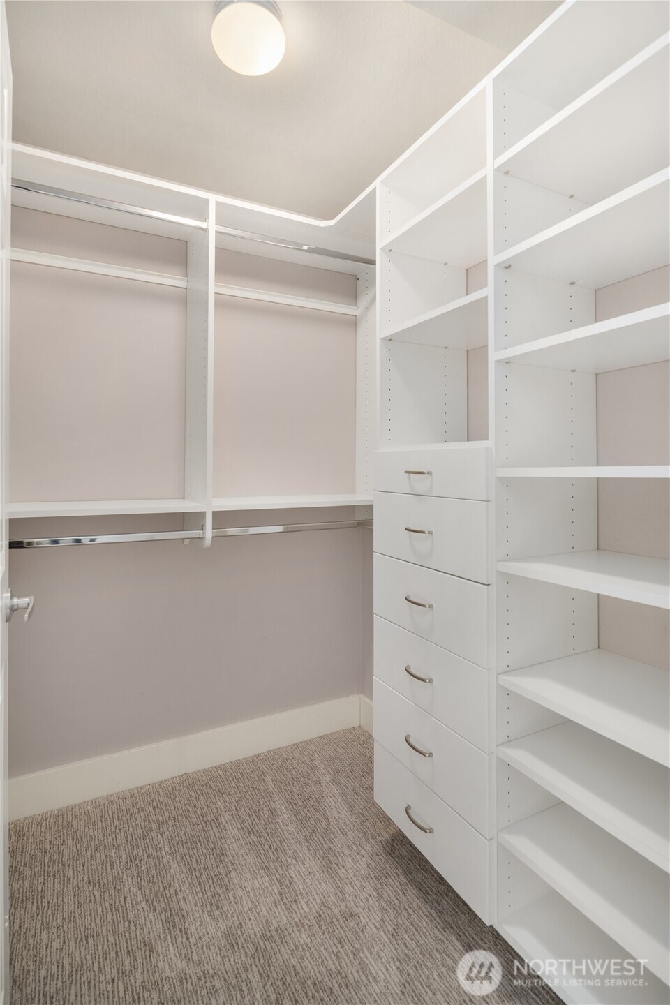 120 1st Avenue W #501, Seattle, WA 98119