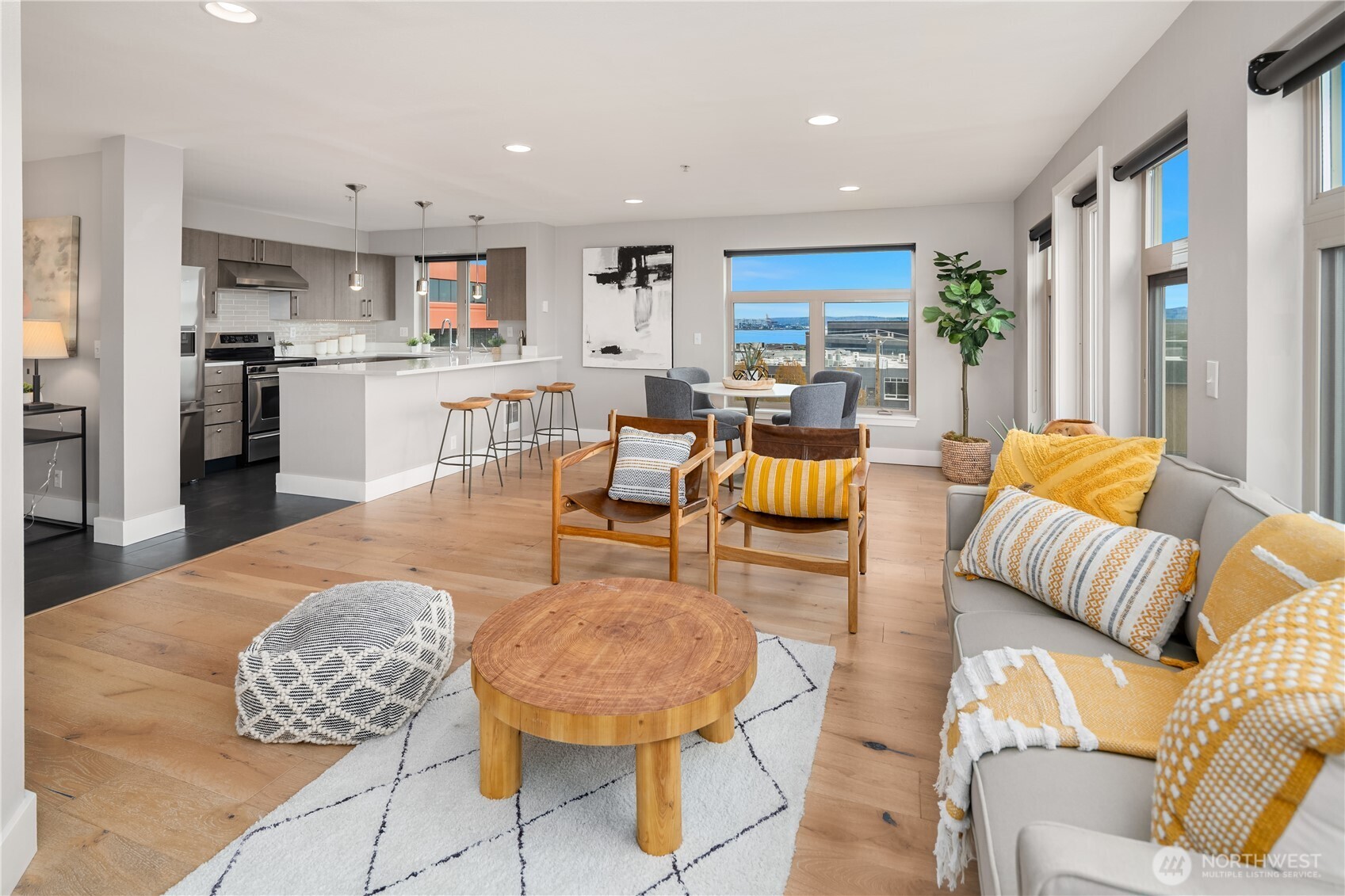 120 1st Avenue W #501, Seattle, WA 98119