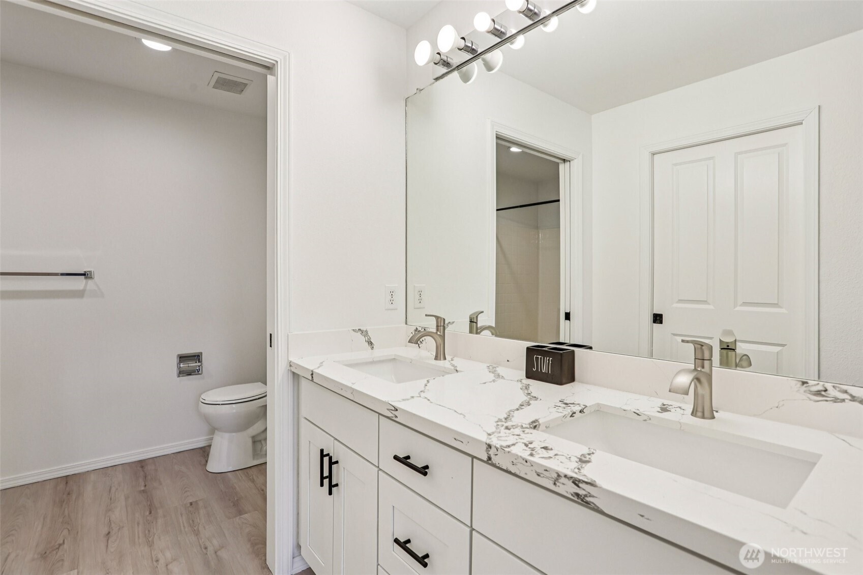 23760 SE 52nd Lane #14-1, Issaquah, WA 98029
