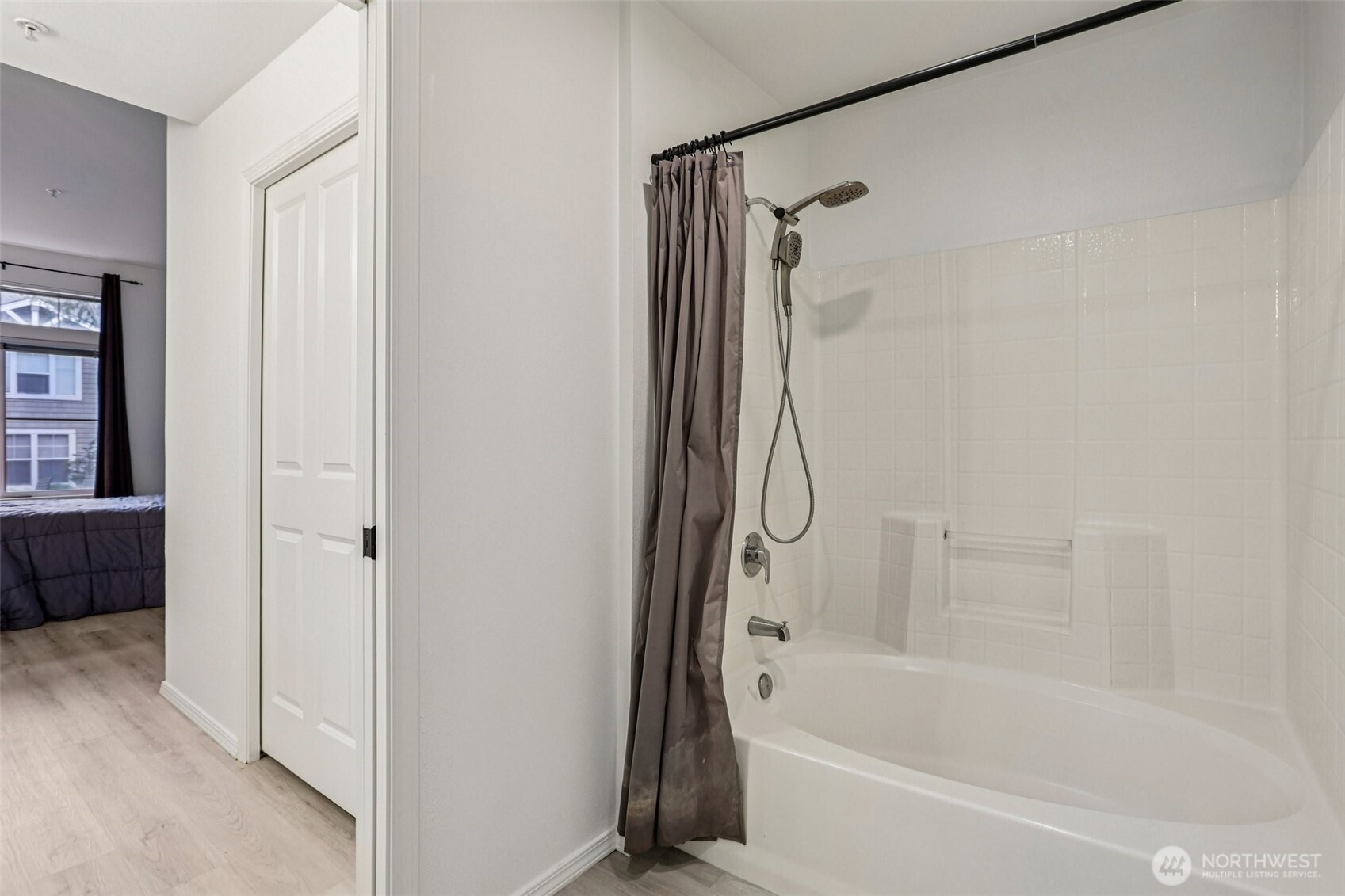 23760 SE 52nd Lane #14-1, Issaquah, WA 98029