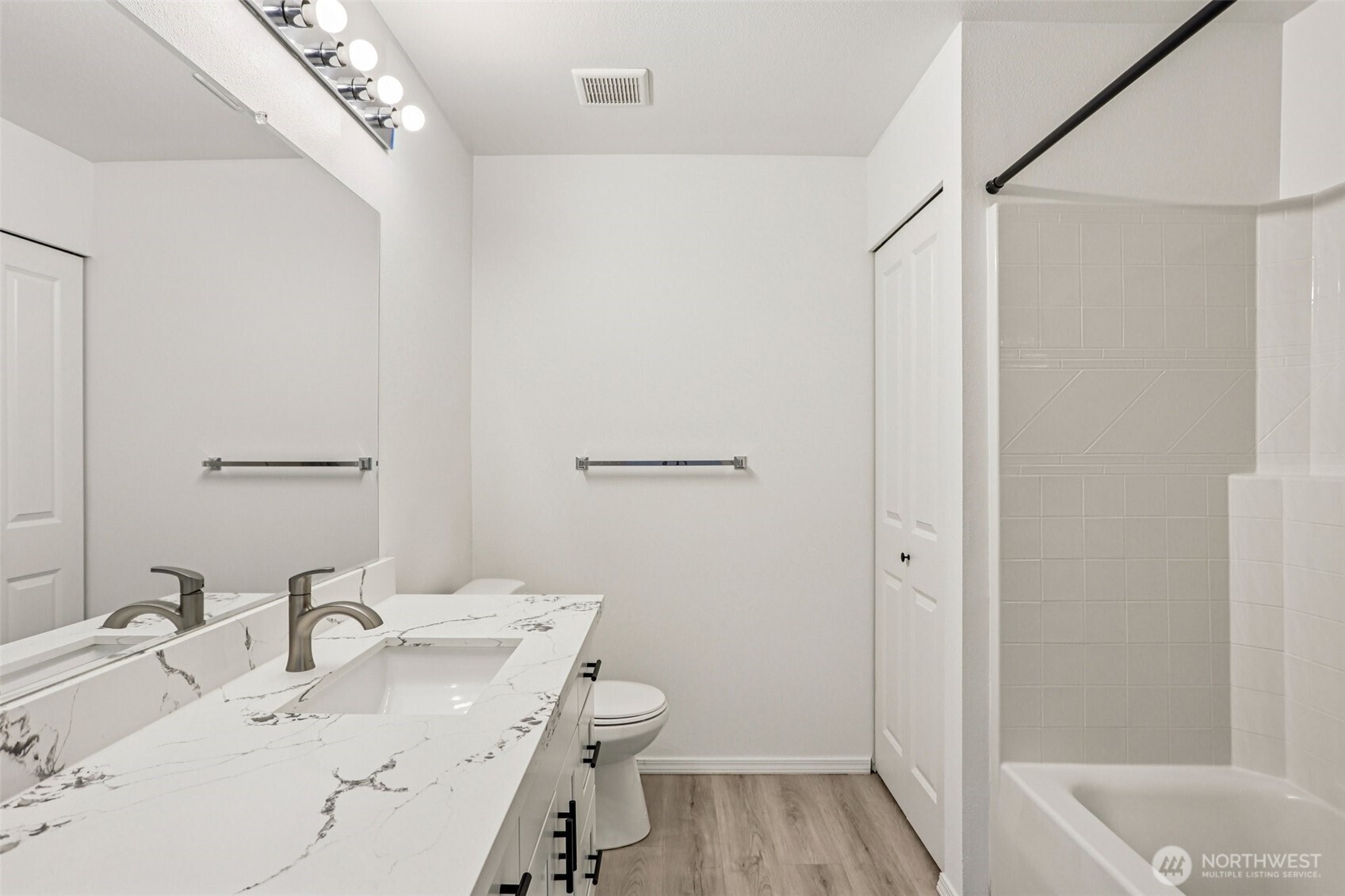 23760 SE 52nd Lane #14-1, Issaquah, WA 98029