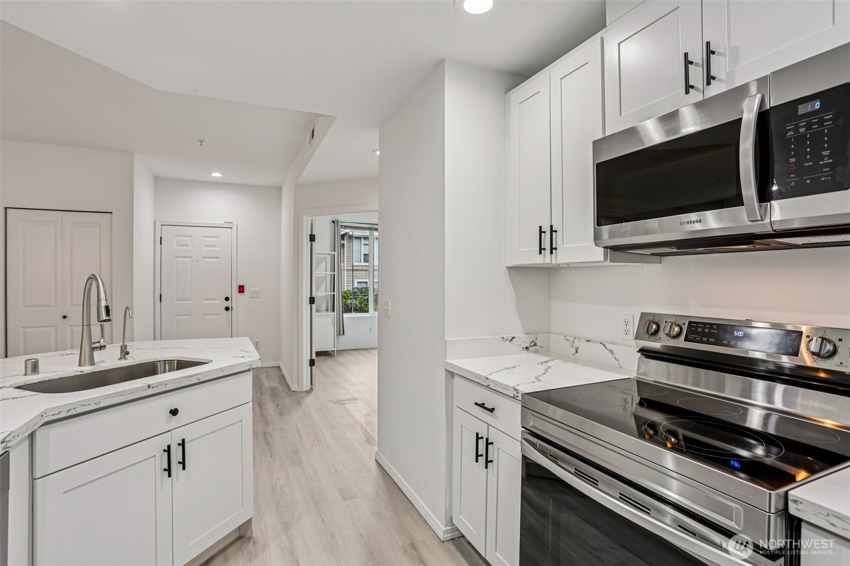 23760 SE 52nd Lane #14-1, Issaquah, WA 98029