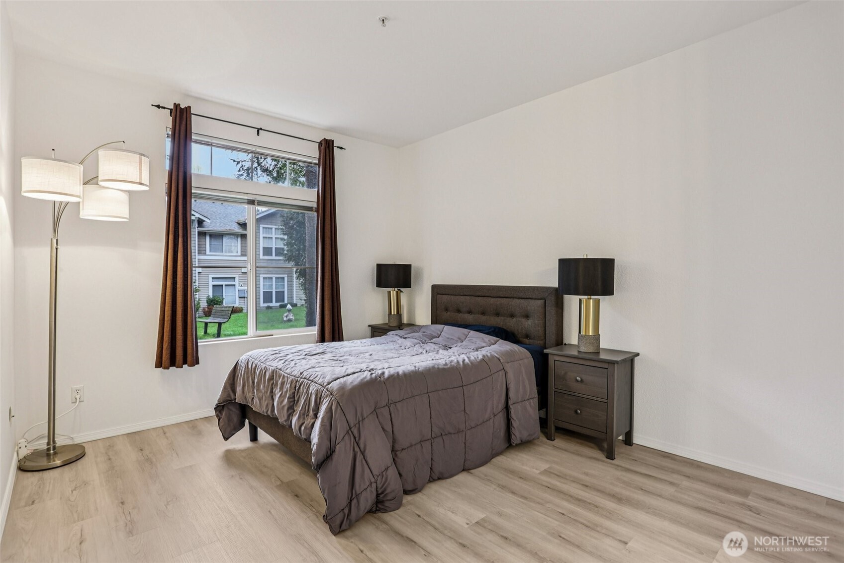 23760 SE 52nd Lane #14-1, Issaquah, WA 98029