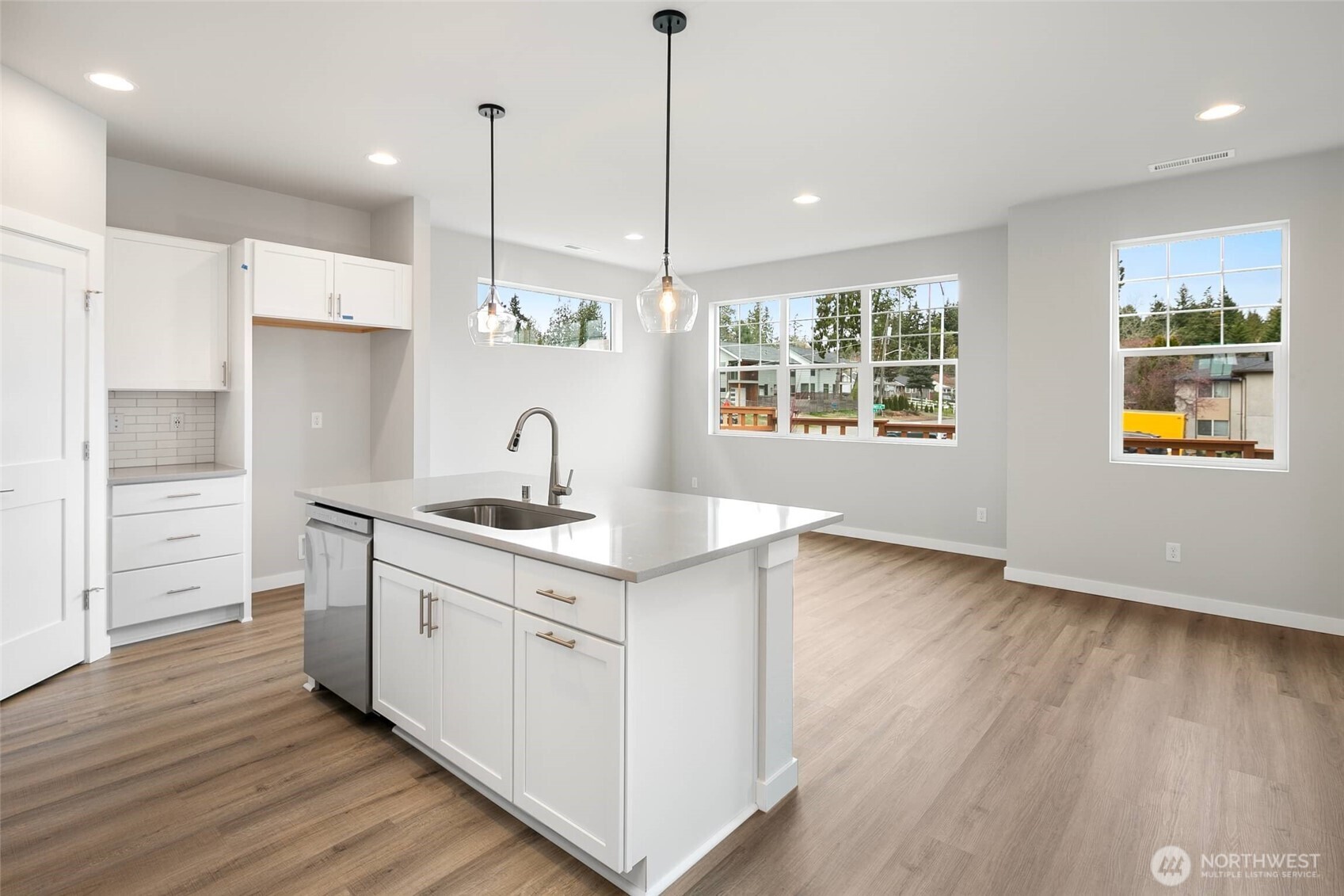 562 SW 97th Street #4, Seattle, WA 98106