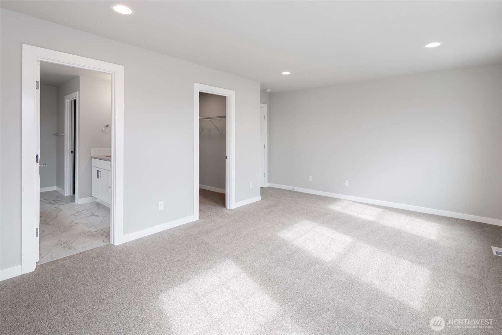562 SW 97th Street #4, Seattle, WA 98106