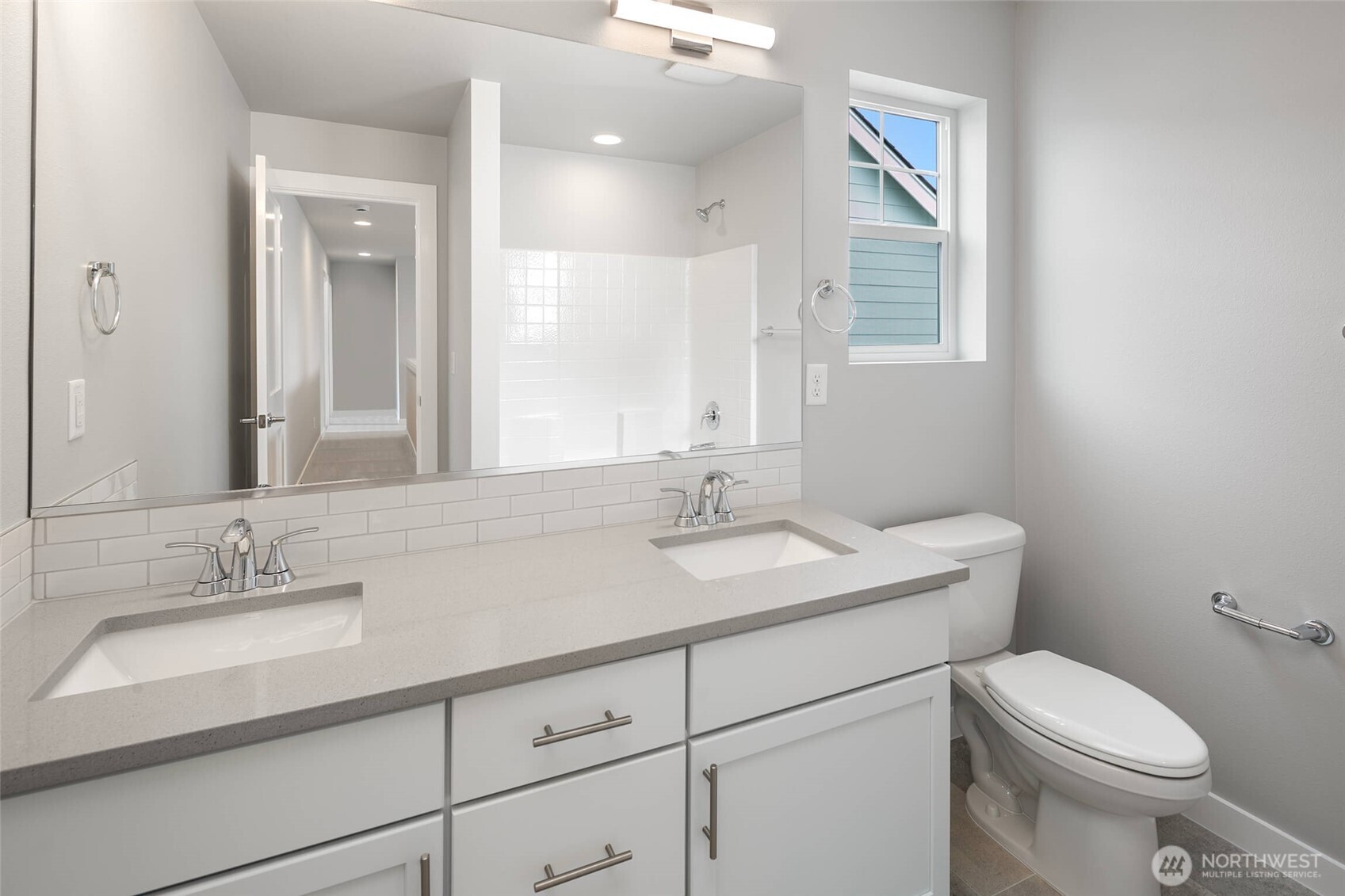 562 SW 97th Street #4, Seattle, WA 98106