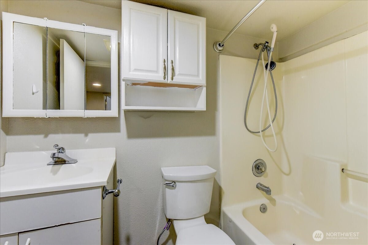 6629 204th Street SW, Lynnwood, WA 98036