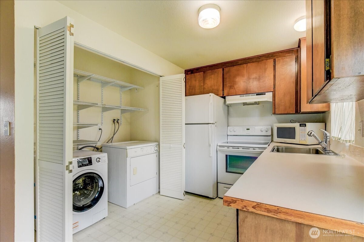 16231 E Shore Drive , Lynnwood, WA 98087