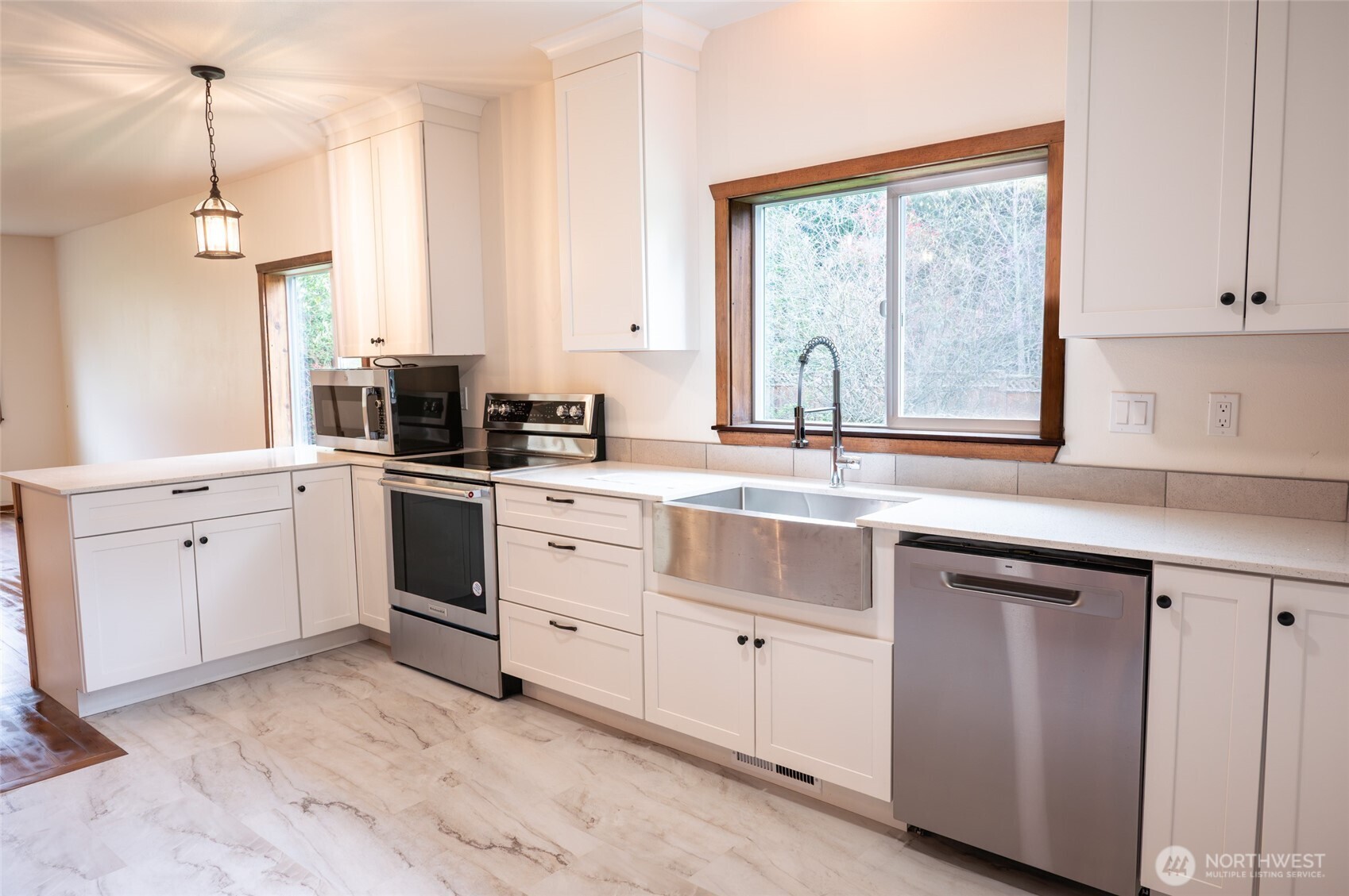 10802 Eatonville Highway E, Eatonville, WA 98328