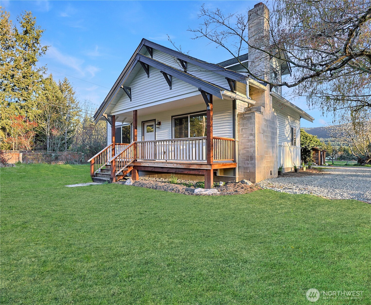 10802 Eatonville Highway E, Eatonville, WA 98328