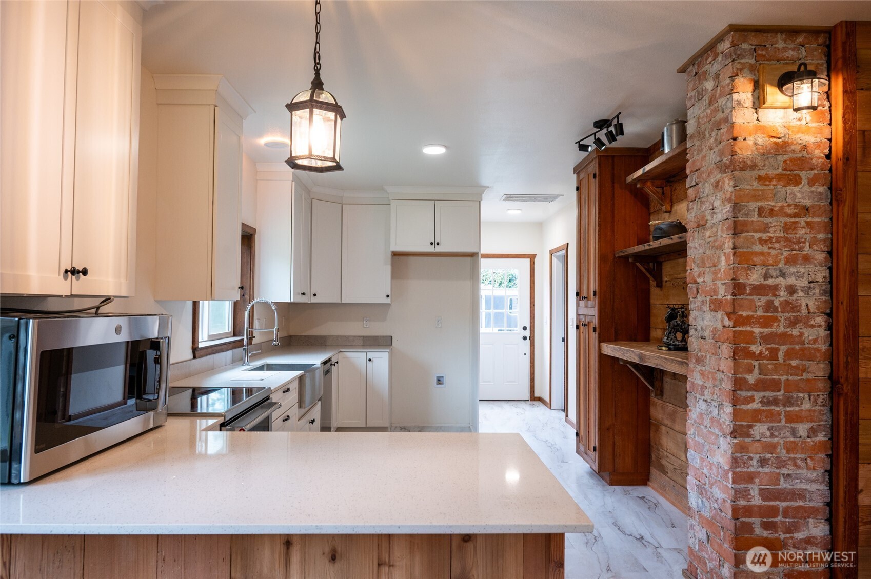 10802 Eatonville Highway E, Eatonville, WA 98328
