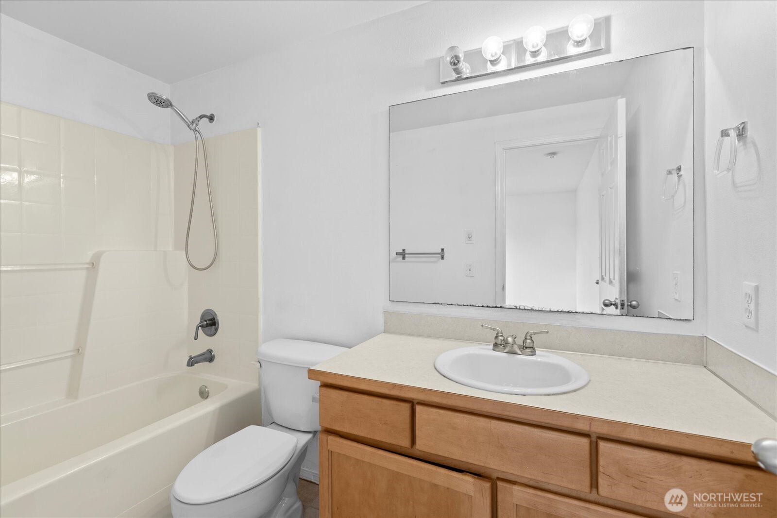 208 Shantel Street , Mount Vernon, WA 98274
