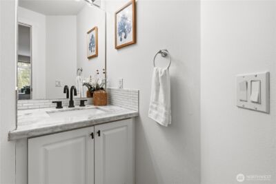 6649 SE Cougar Mountain Way , Bellevue, WA 98006 - Photo 2