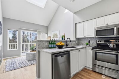 6649 SE Cougar Mountain Way , Bellevue, WA 98006 - Photo 10