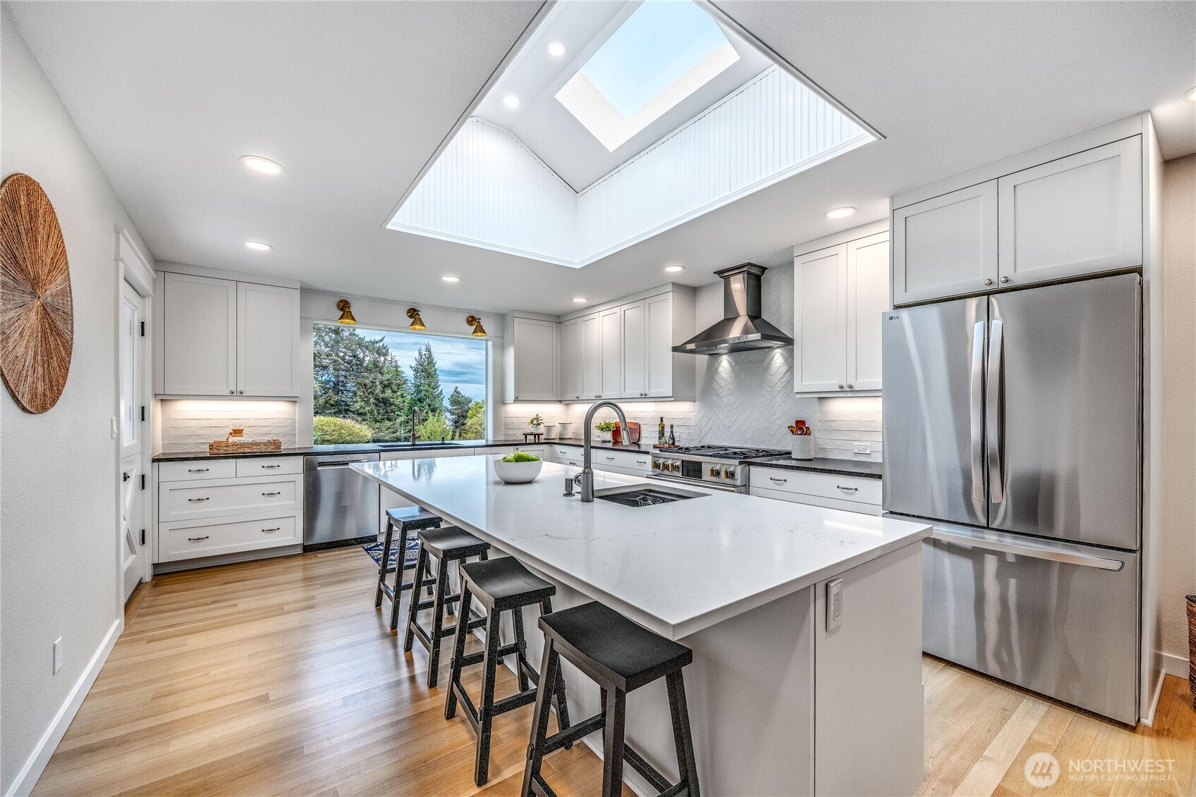 4185 Point White Drive NE, Bainbridge Island, WA 98110