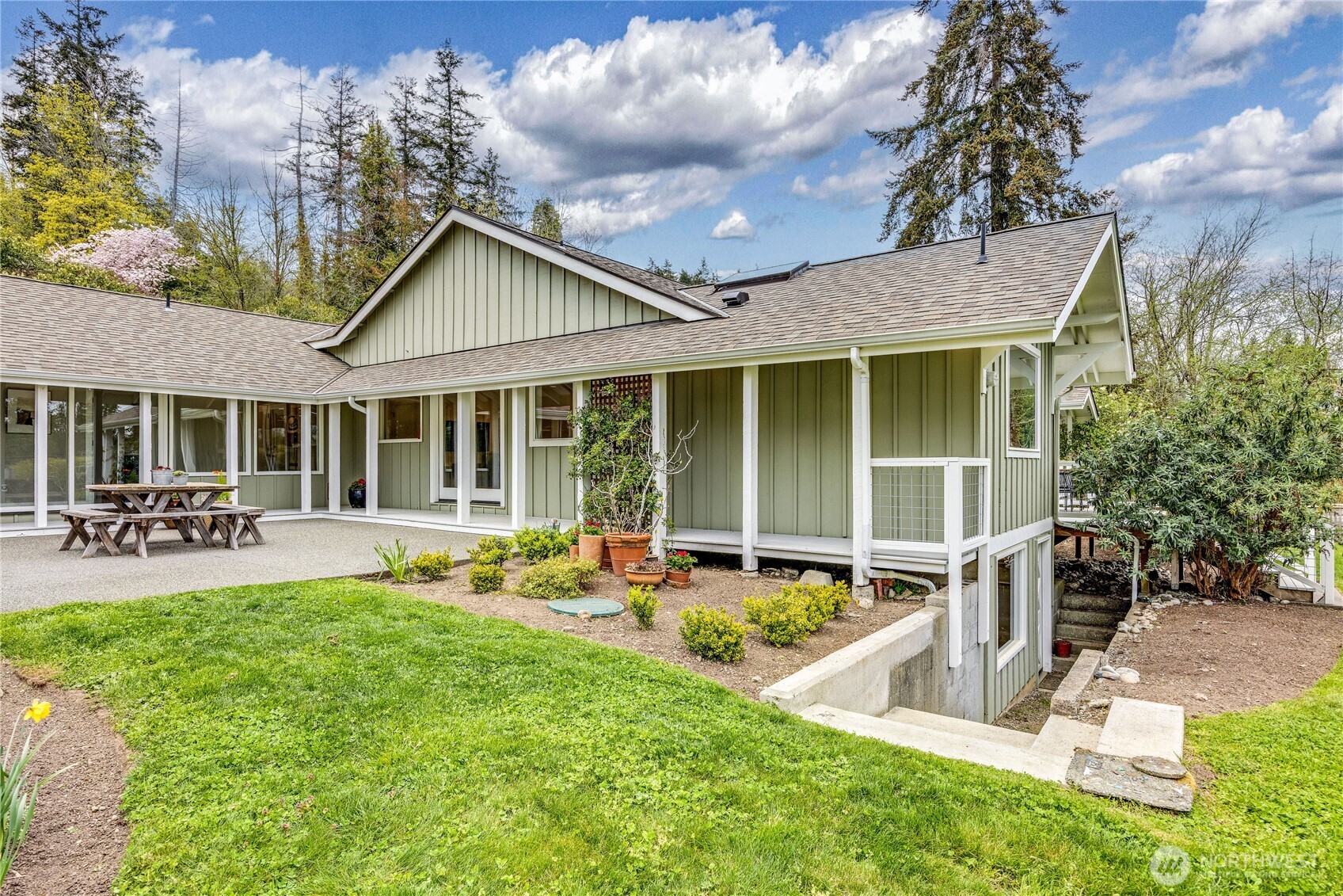 4185 Point White Drive NE, Bainbridge Island, WA 98110