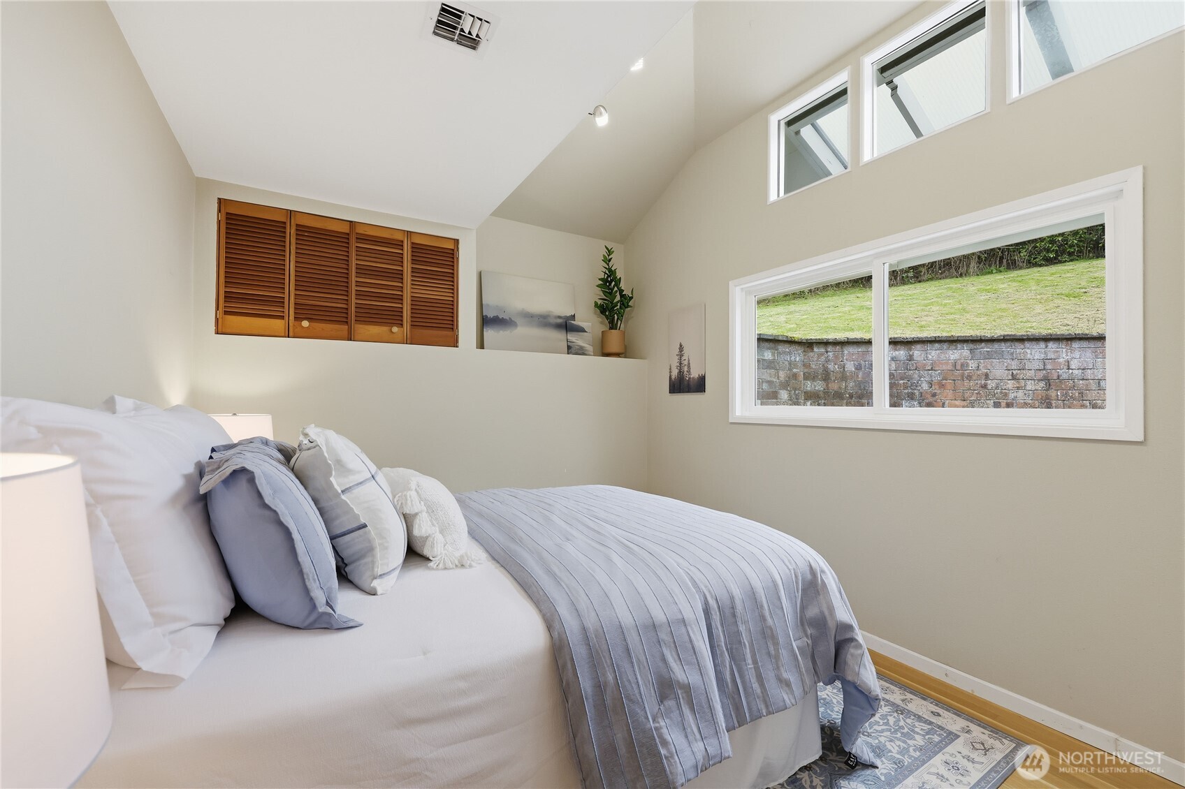 4185 Point White Drive NE, Bainbridge Island, WA 98110