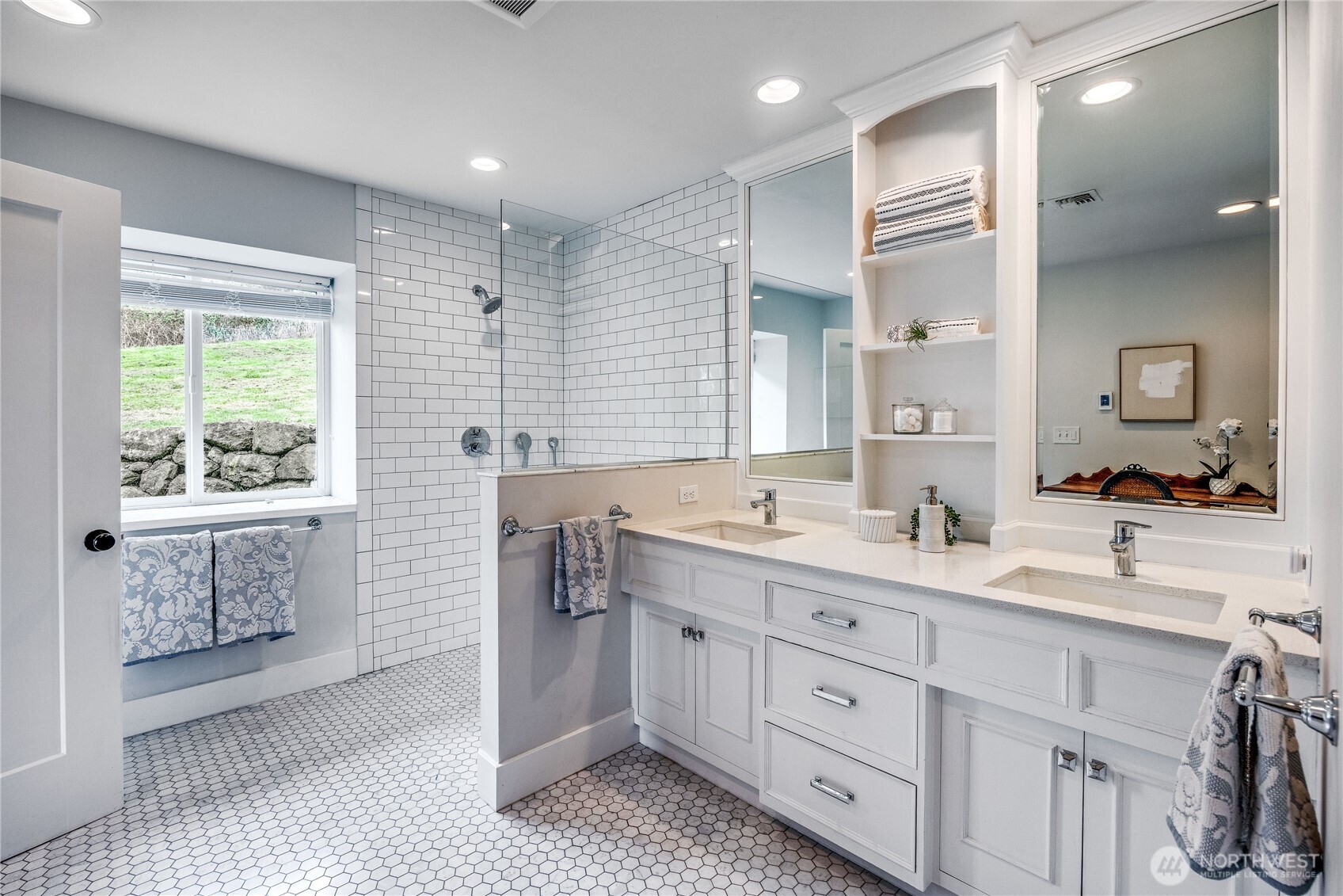 4185 Point White Drive NE, Bainbridge Island, WA 98110