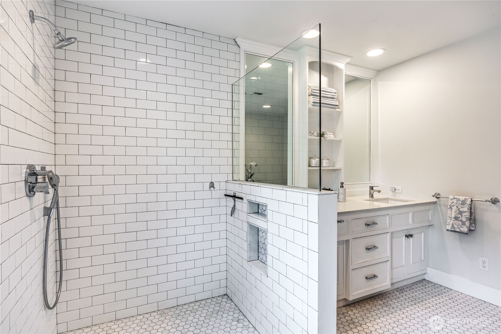 4185 Point White Drive NE, Bainbridge Island, WA 98110