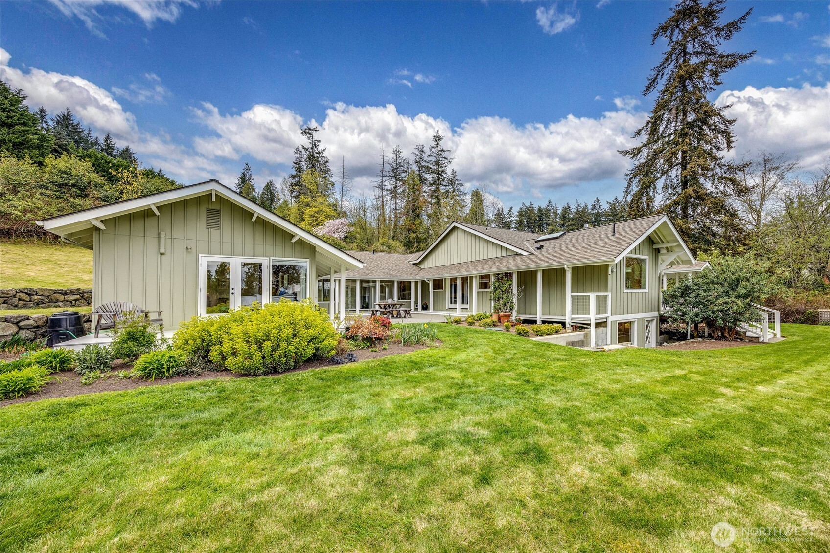 4185 Point White Drive NE, Bainbridge Island, WA 98110