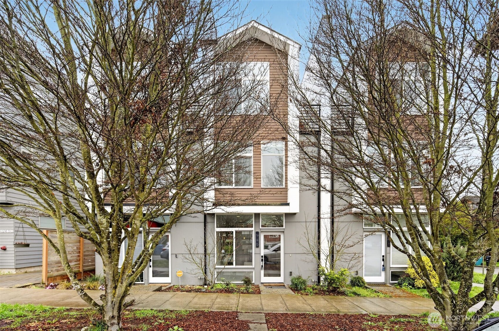 945 NW 56th Street , Seattle, WA 98107