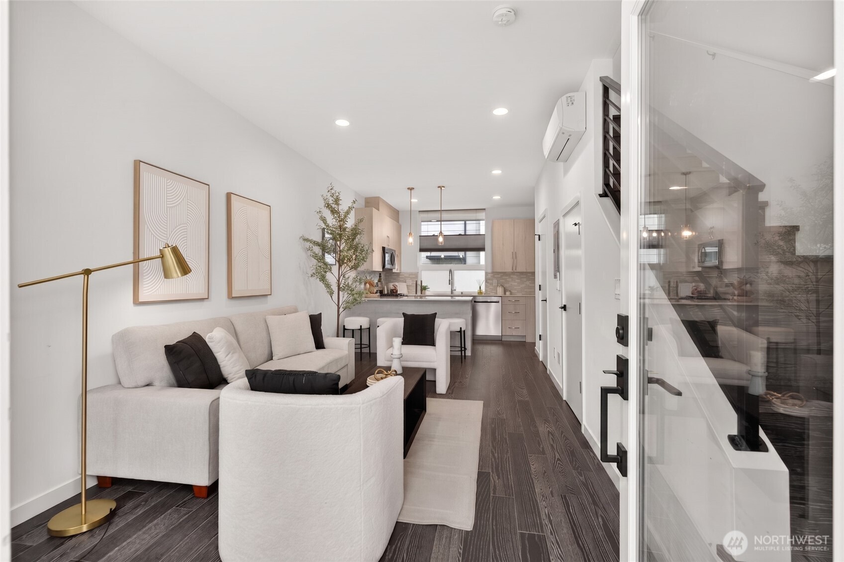 945 NW 56th Street , Seattle, WA 98107