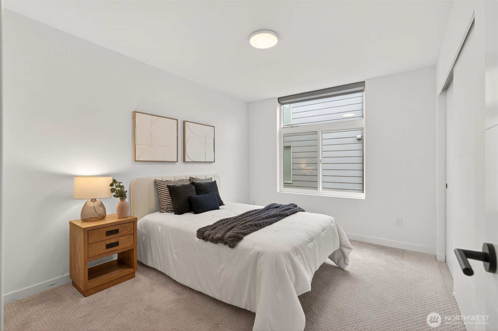 945 NW 56th Street , Seattle, WA 98107