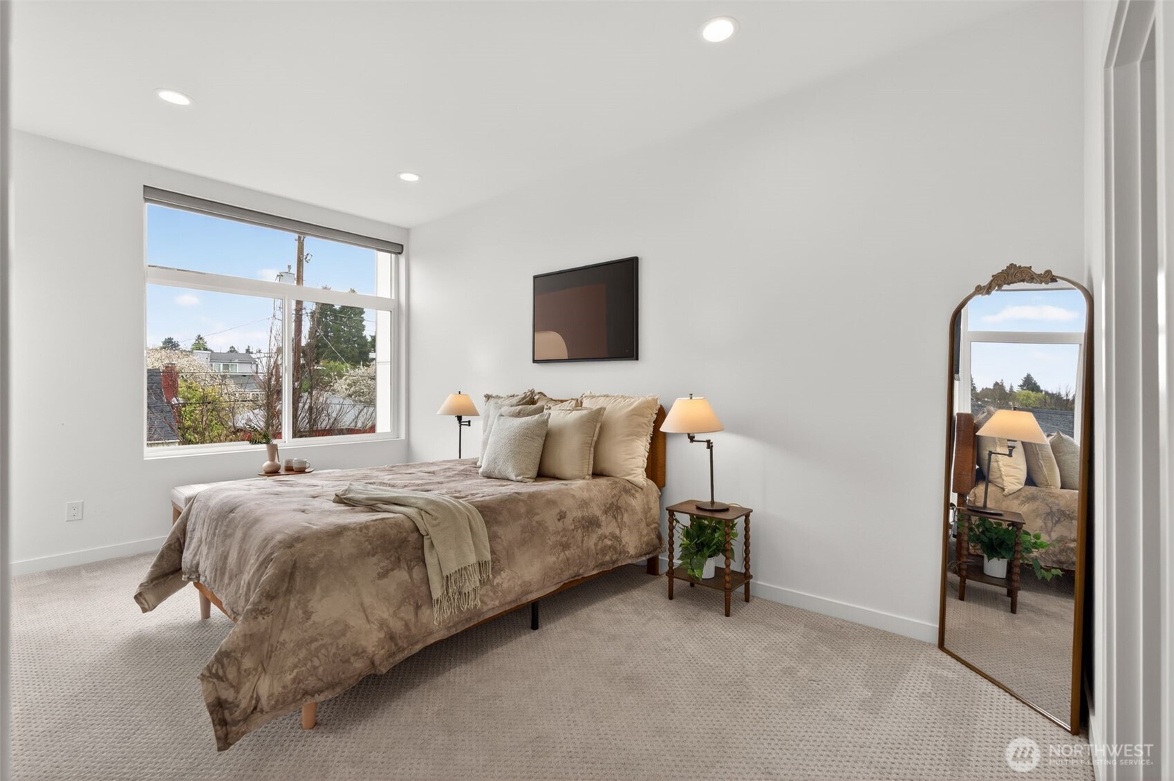945 NW 56th Street , Seattle, WA 98107