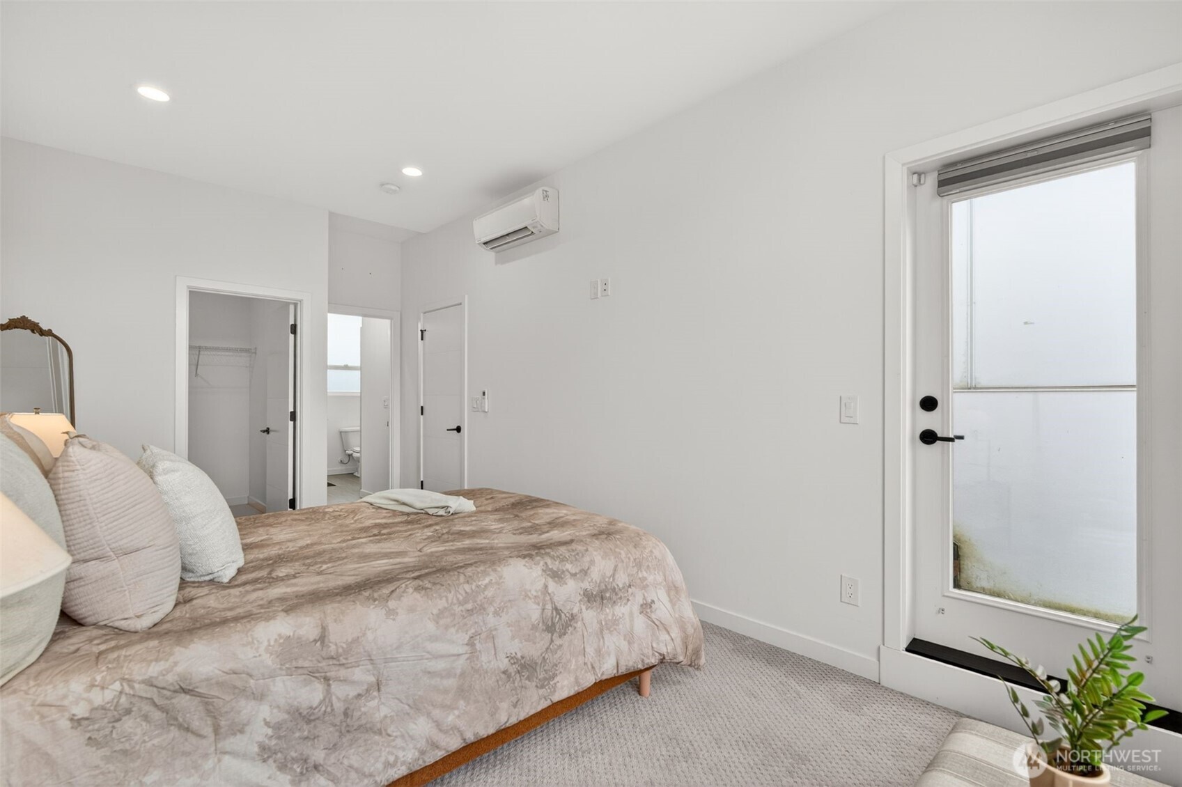 945 NW 56th Street , Seattle, WA 98107