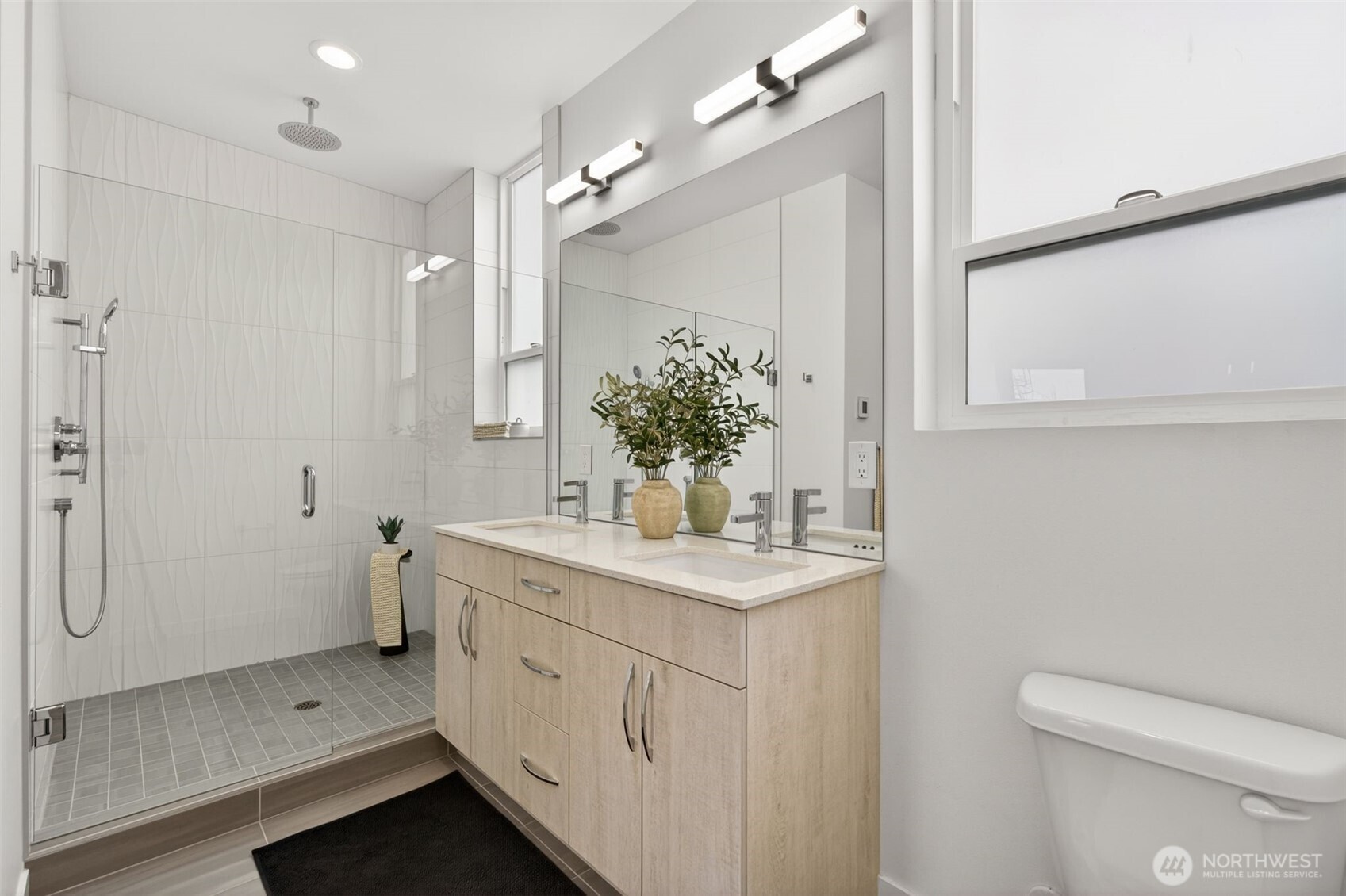 945 NW 56th Street , Seattle, WA 98107