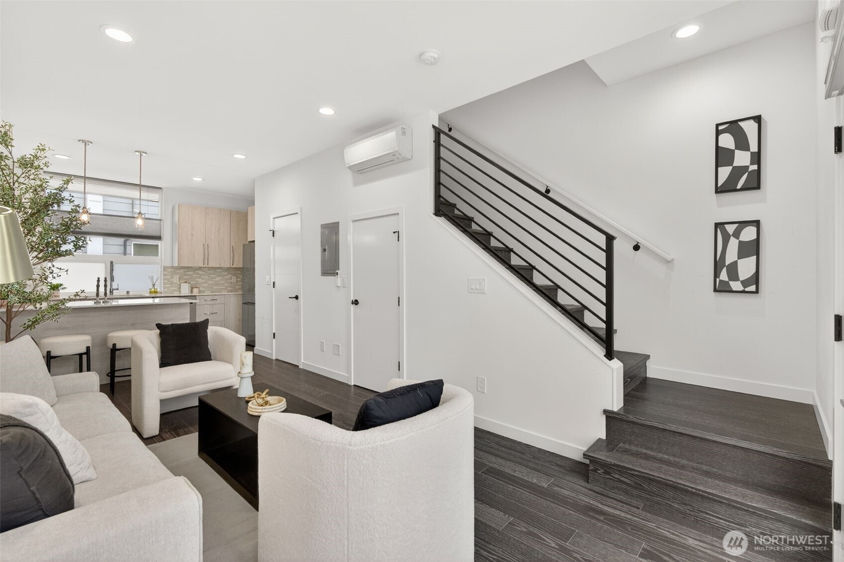 945 NW 56th Street , Seattle, WA 98107