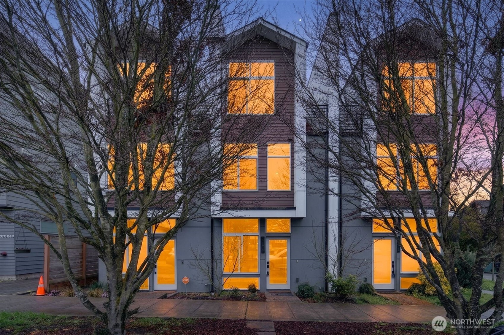 945 NW 56th Street , Seattle, WA 98107