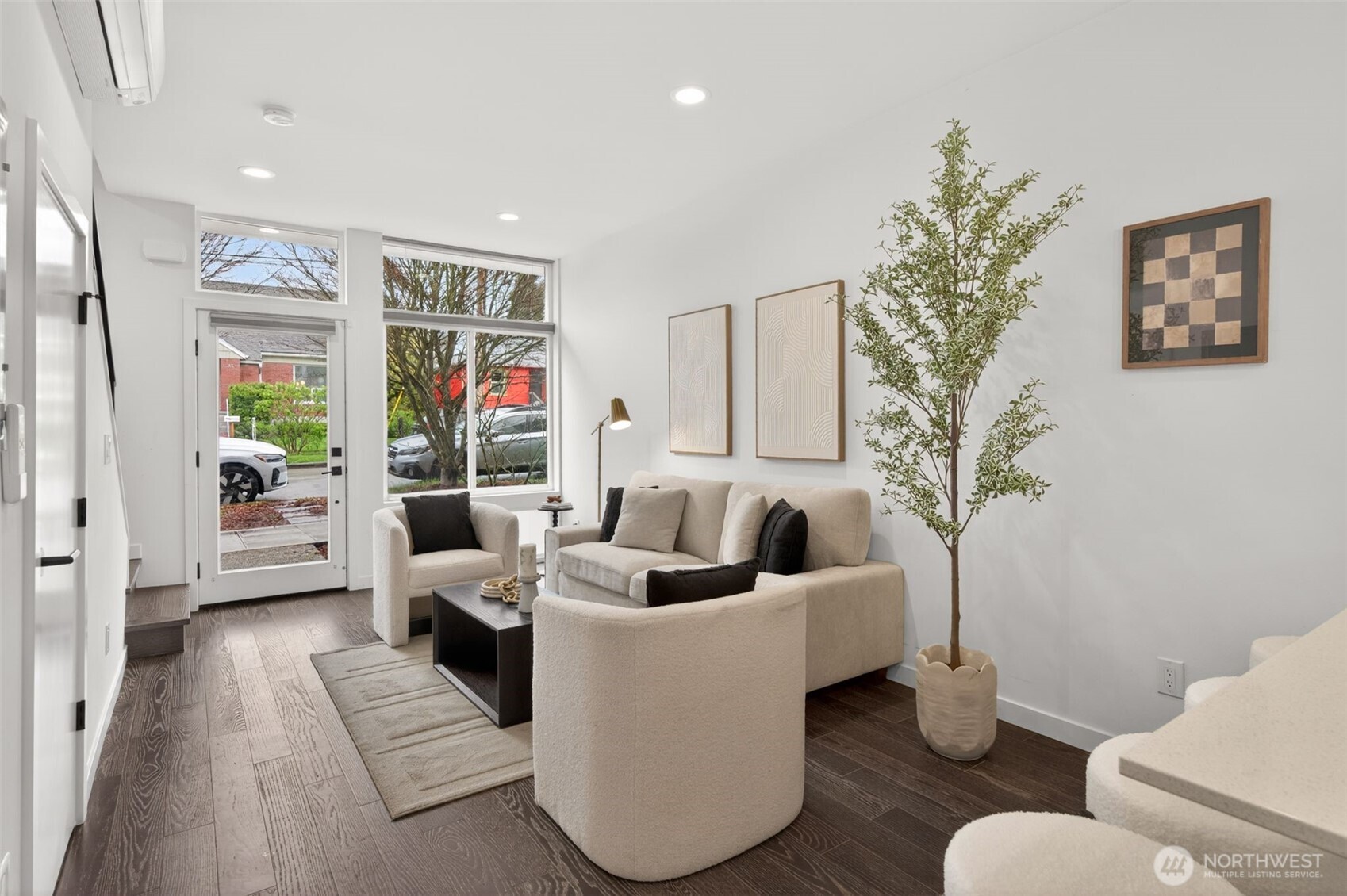 945 NW 56th Street , Seattle, WA 98107
