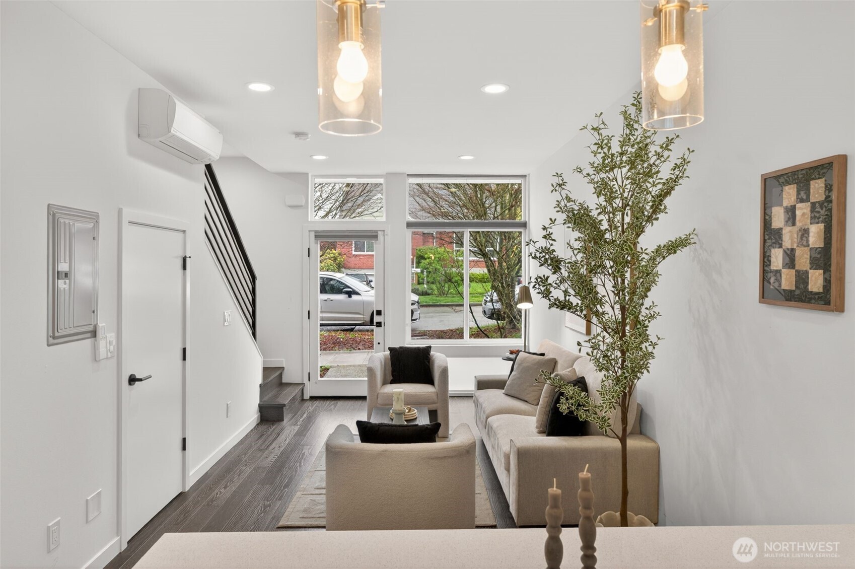945 NW 56th Street , Seattle, WA 98107