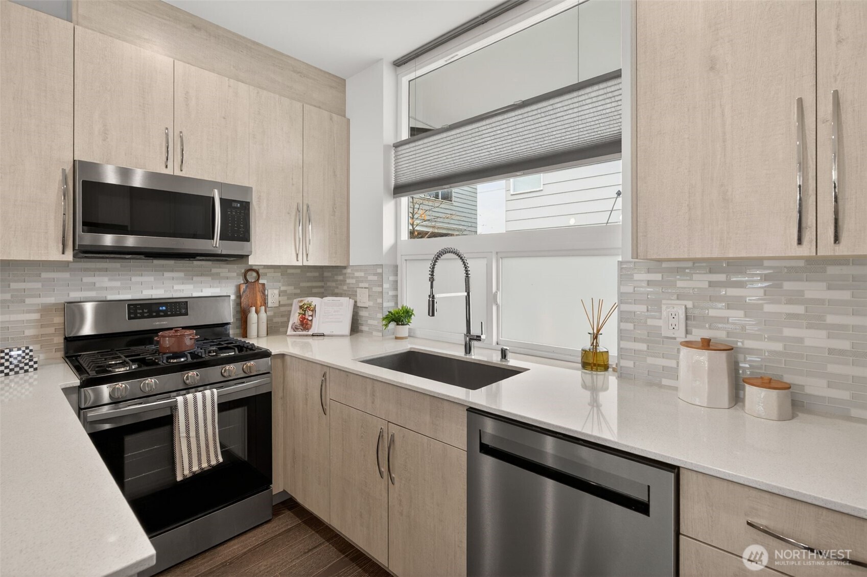 945 NW 56th Street , Seattle, WA 98107
