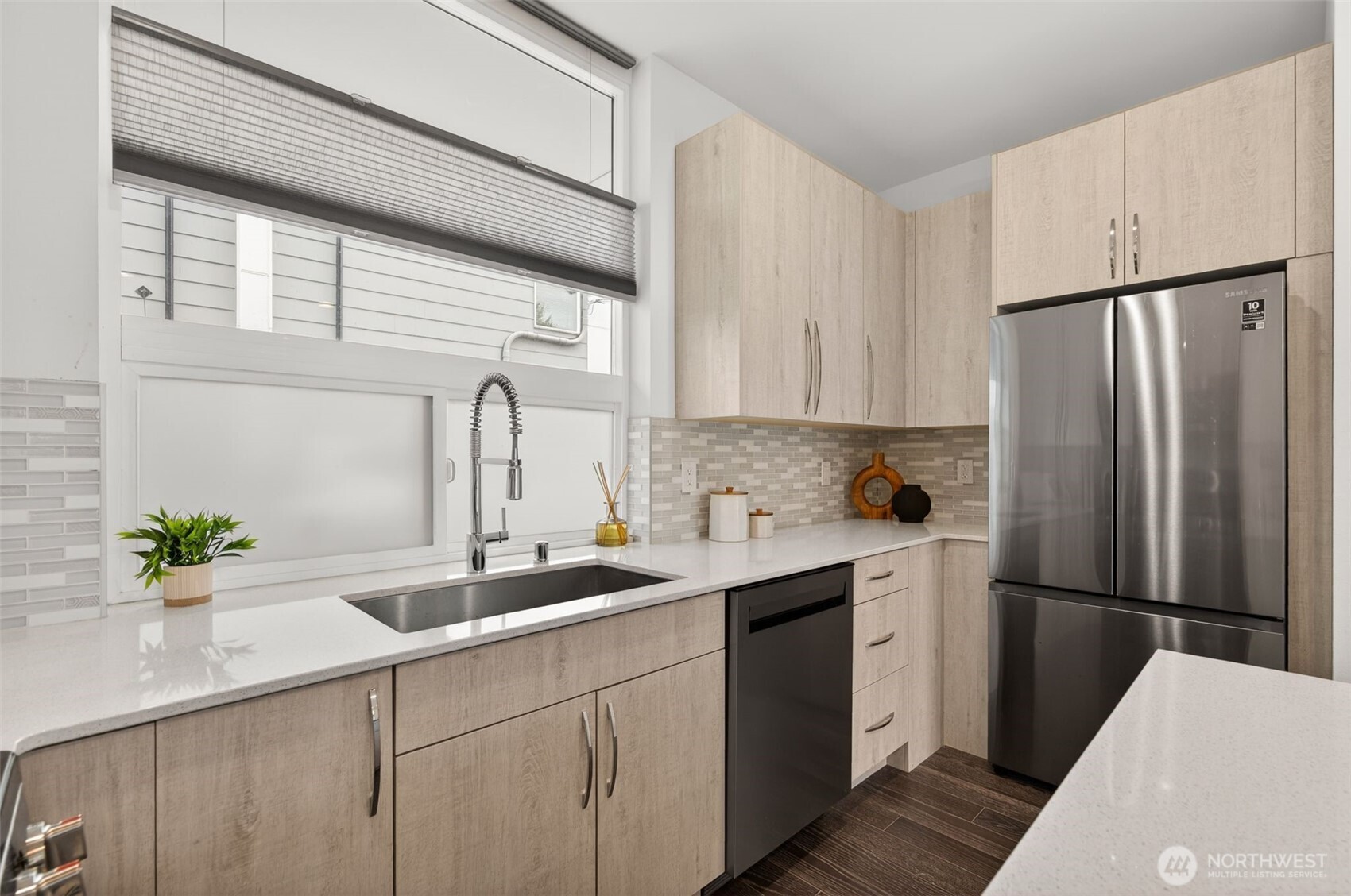 945 NW 56th Street , Seattle, WA 98107