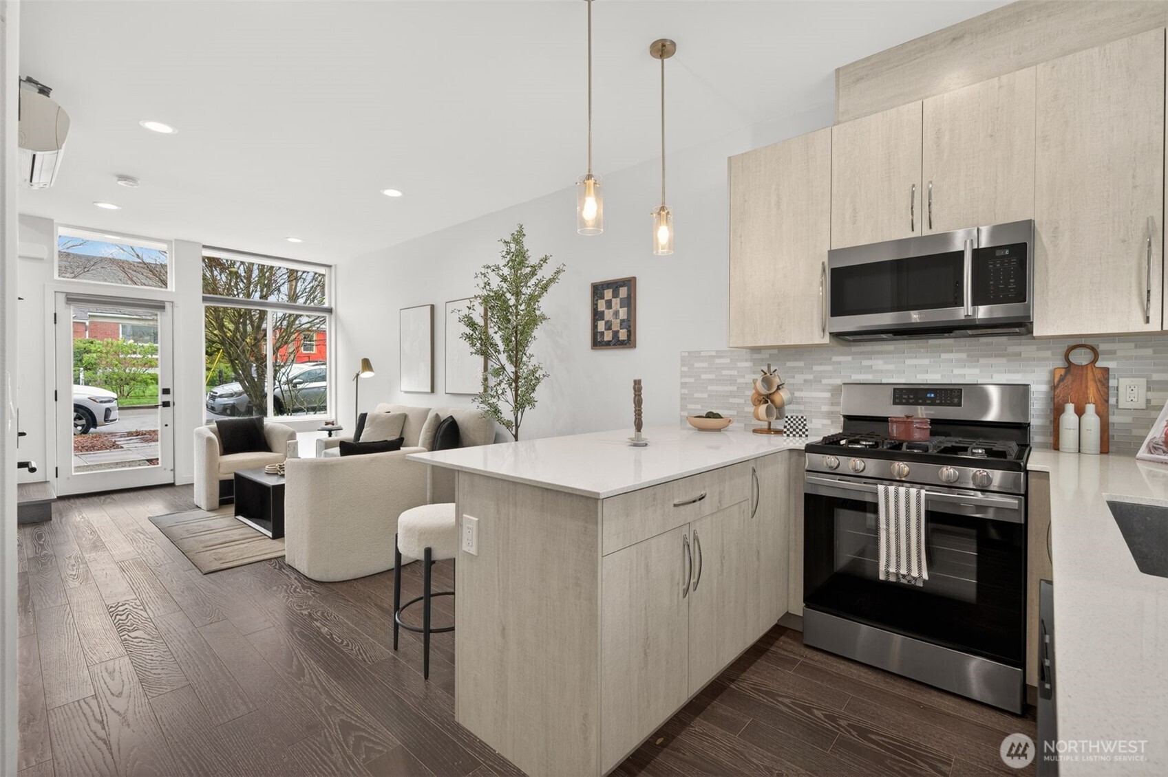 945 NW 56th Street , Seattle, WA 98107
