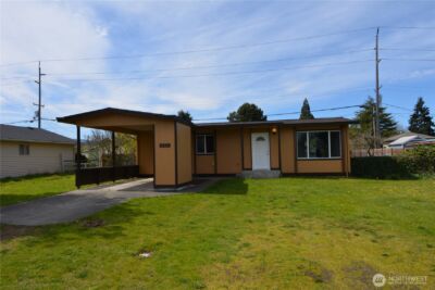 359 N Matriotti Avenue , Sequim, WA 98382