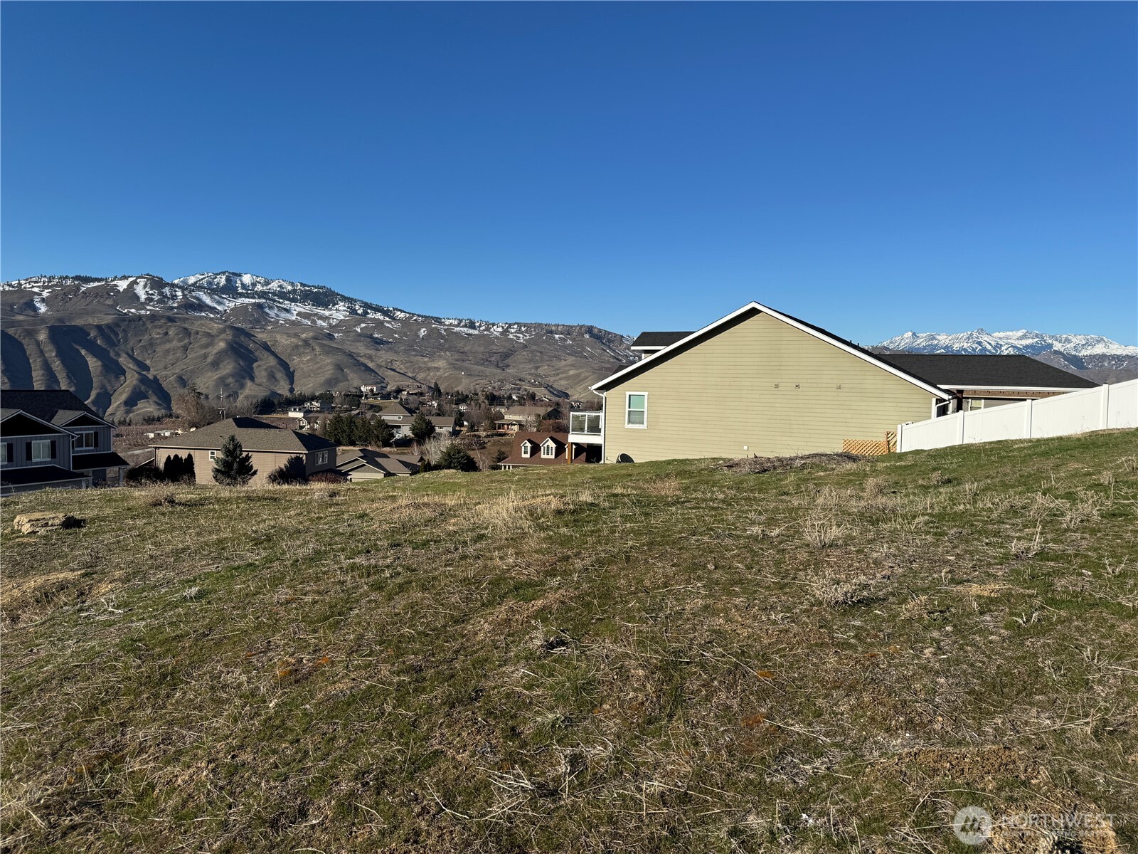 990 Sage Crest Drive , Wenatchee, WA 98801