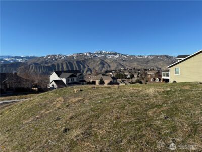 990 Sage Crest Drive , Wenatchee, WA 98801 - Photo 3