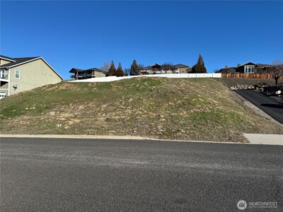990 Sage Crest Drive , Wenatchee, WA 98801 - Photo 8