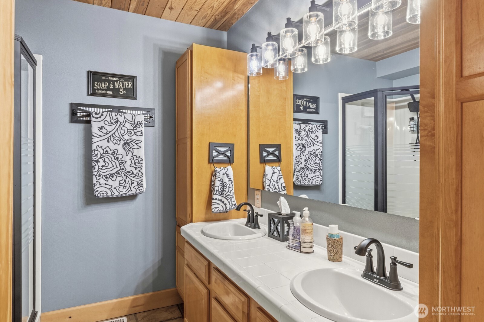 6323 N Lake Cushman Road , Hoodsport, WA 98548