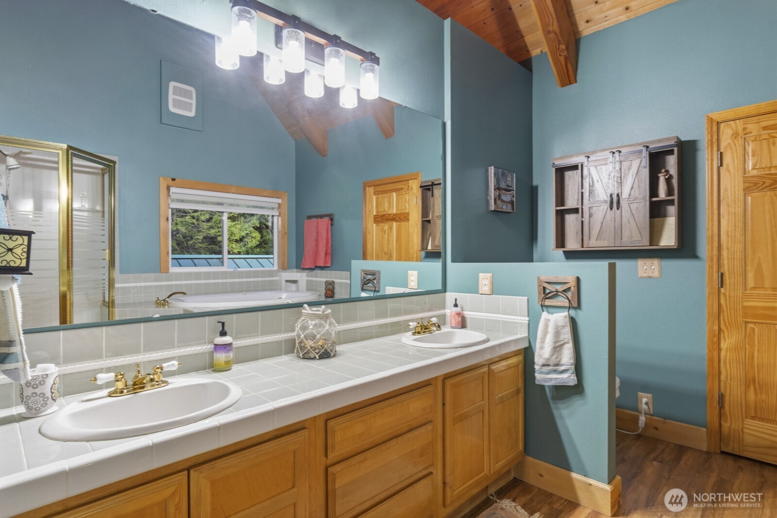 6323 N Lake Cushman Road , Hoodsport, WA 98548
