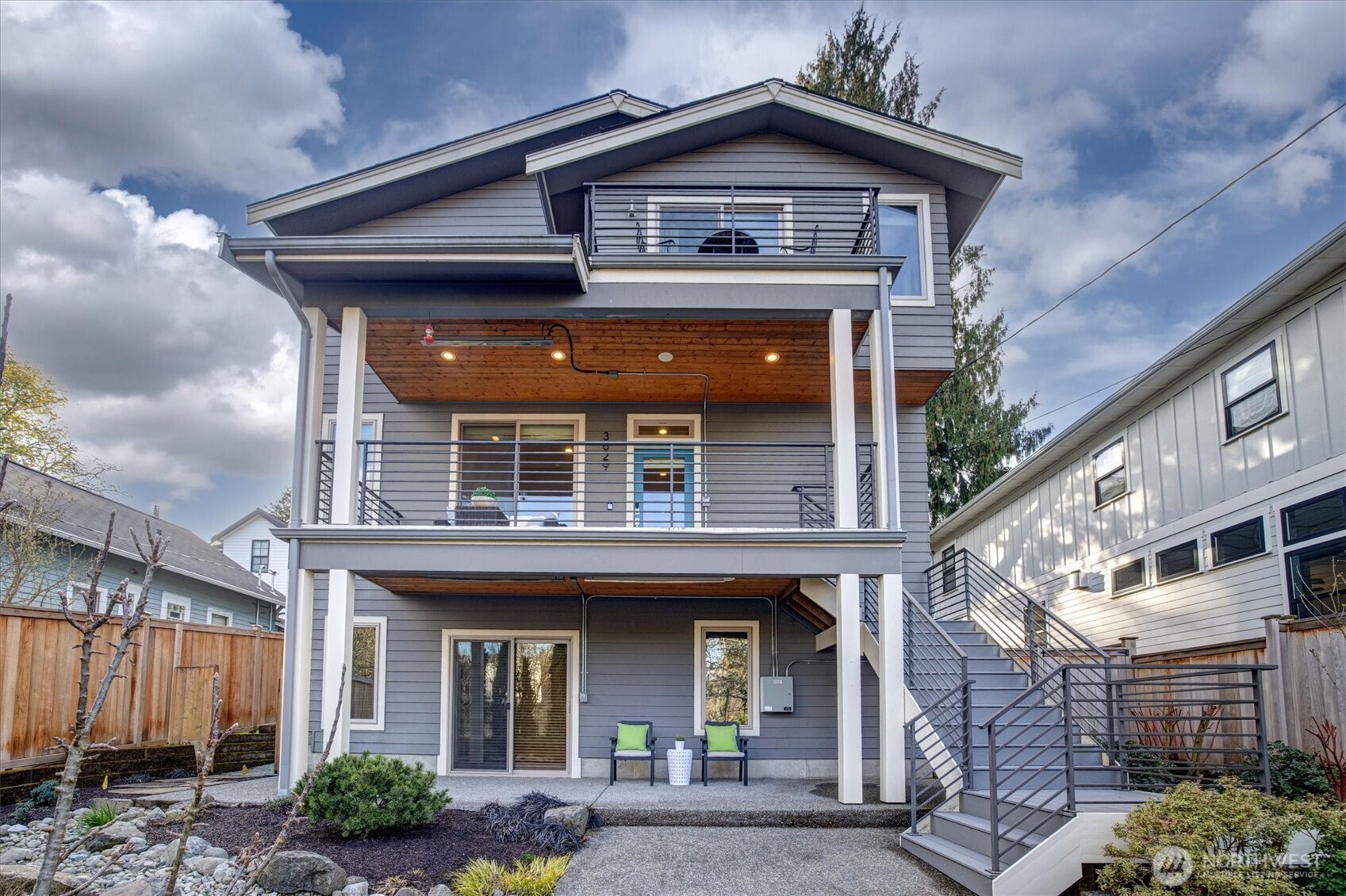 3629 35th Avenue W, Seattle, WA 98199-1612