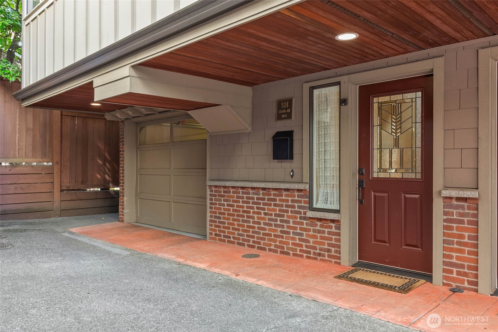 924 2nd Avenue W, Seattle, WA 98119