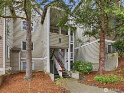 18501 SE Newport Way #H136, Issaquah, WA 98027 - Photo 1
