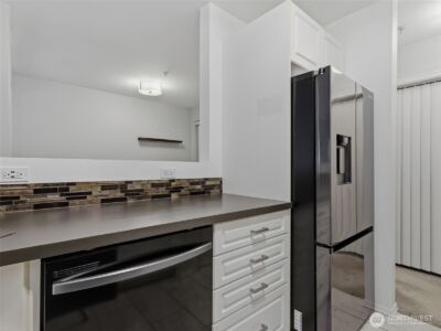 18501 SE Newport Way #H136, Issaquah, WA 98027 - Photo 12